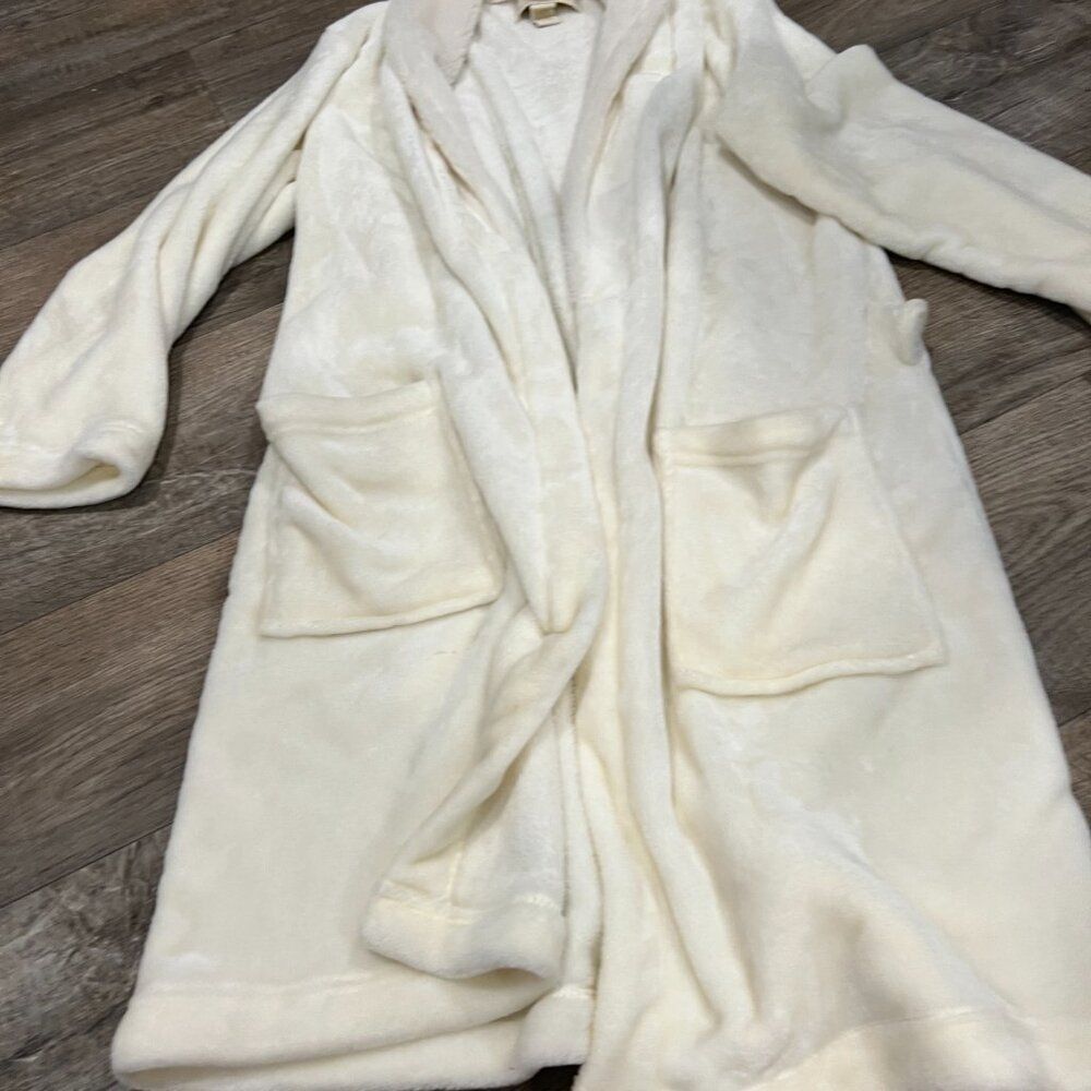 Adrienne Vittadini OS Robe - Picture 3 of 10